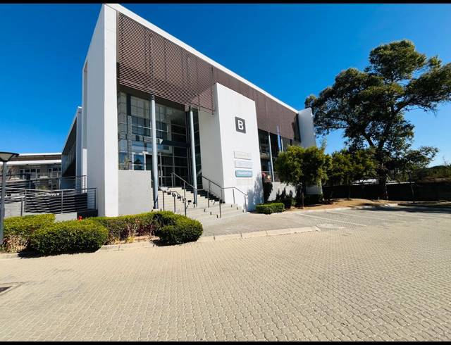 183M² OFFICE FOR SALE IN BROADACRES